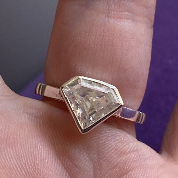 💛 925 1.85ct Fancy Cut Moissanite Ring - Picture 3 of 5